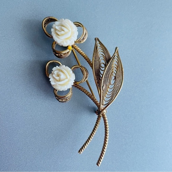 Vintage Bone Rose Flower Filigree Delicate Gold Tone Pin Brooch - Picture 1 of 6